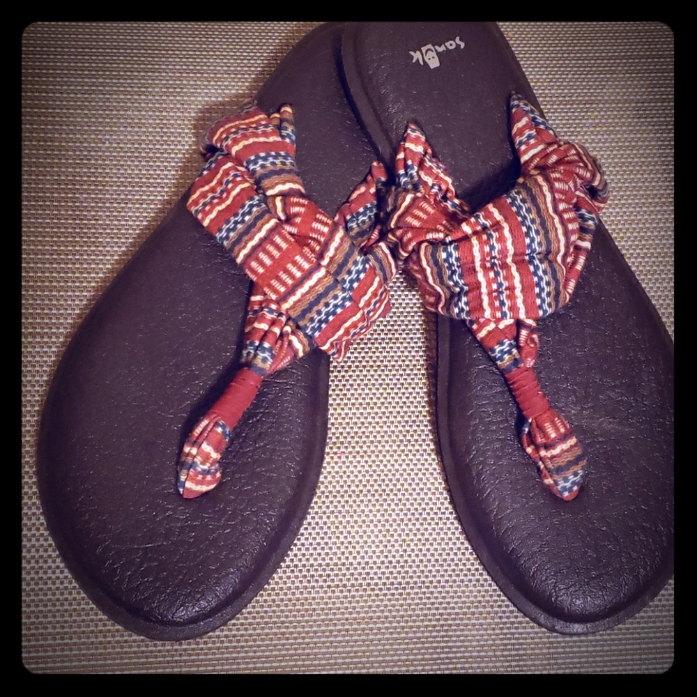 Sanuk sandal, red boho print